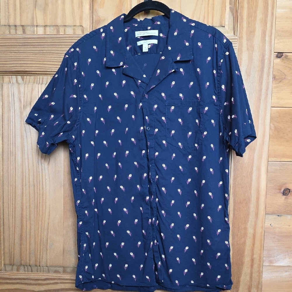 Banana Republic Navy Short-Sleeve Button-Down Shirt with Red&Cream Feather - Picture 4 of 8